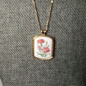 Vintage Avon red carnation flower pendant necklace